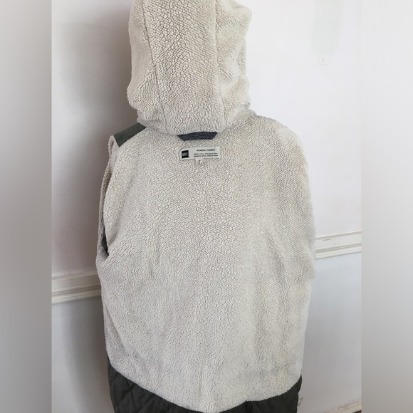 MEC winter jacket - Picture 3 of 12